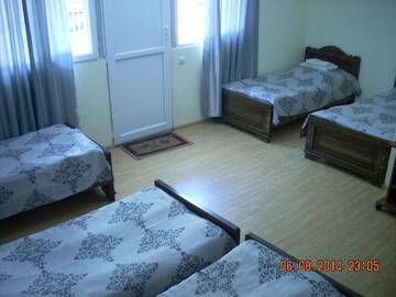 Фото номера Односпальная кровать в общем номере для мужчин и женщин Отель Hotel on Pirosmani г. Chiatʼura 8